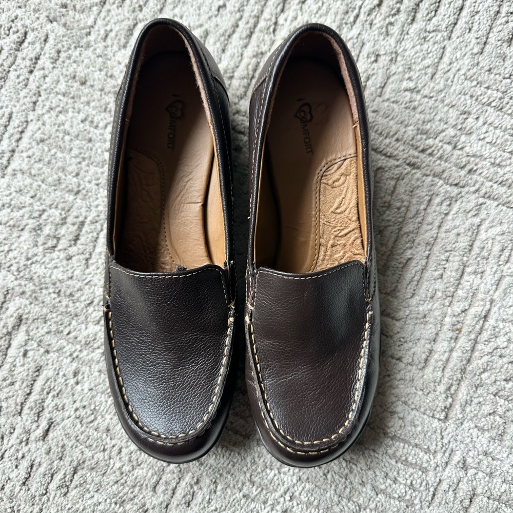 Classic Brown Leather Slip-On Loafers for Women - Picture 8 of 10